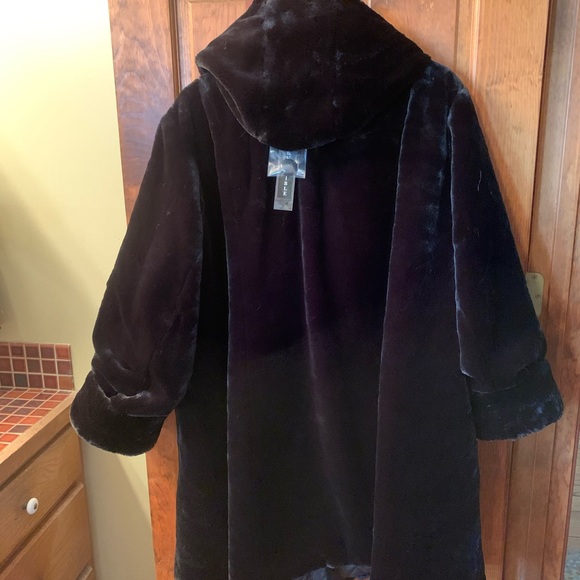 Dennis Basso, NEW WITH TAGS, REVERSIBLE Diamond Quilted, water resistant. - Picture 4 of 10